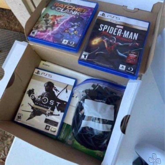 Nintendo switch game blue and red looking new - Picture 5 of 5